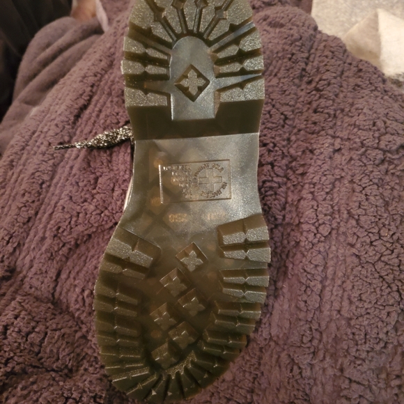 NEVER WORN! Dr Martens Molly platform boots US womens size 8 - Picture 3 of 4